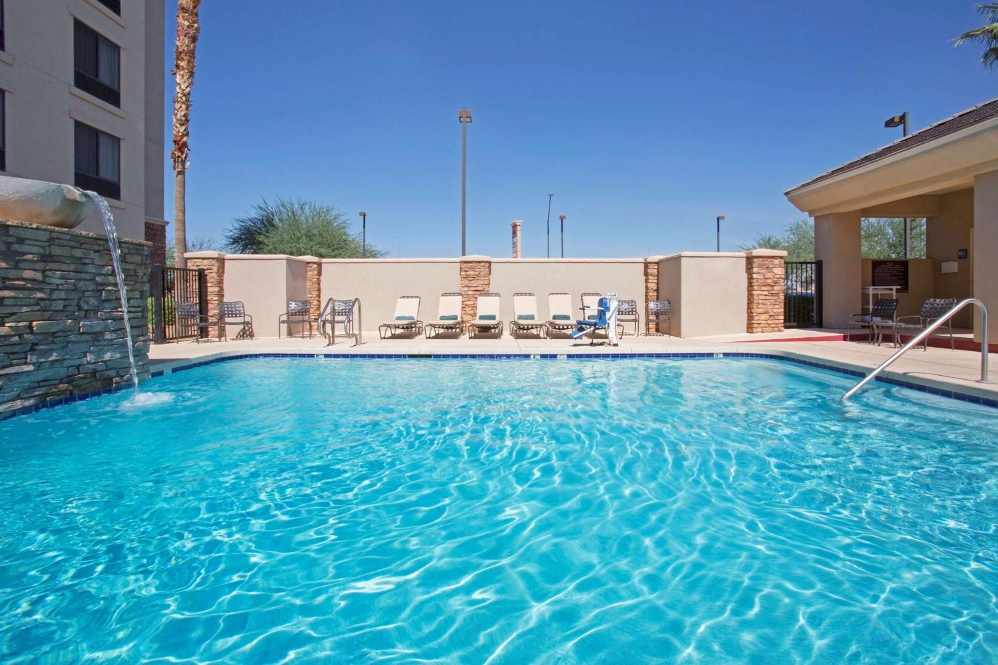 Hilton Garden Inn Phoenix/Эйвондейл Экстерьер фото